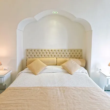 Dei Lecci - 7 Luxury With Private Pool Or Jacuzzi Villa